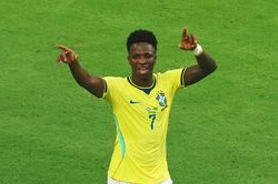 Vinicius sánh ngang hàng loạt huyền thoại Brazil