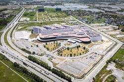 Kh&ocirc;ng gian cho&aacute;ng ngợp b&ecirc;n trong bệnh viện '5 sao' gần H&agrave; Nội