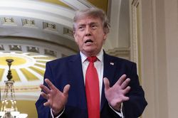 Thượng viện Mỹ b&aacute;c nghị quyết hạn chế &ocirc;ng Trump về Iran