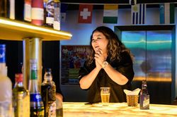 Cảnh trái ngược của quán bar TP.HCM giữa mùa World Cup