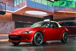 Ai sẽ mua Mazda MX-5?