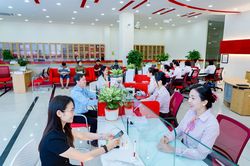 Khách hàng HDBank trúng sổ tiết kiệm và chuyến du lịch Hàn Quốc