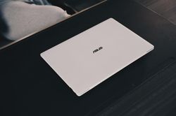 Định nghĩa lại chuẩn mực laptop doanh nghiệp cao cấp