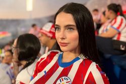 Nữ cổ động viên World Cup bị nhầm là AI vì 'quá xinh đẹp'
