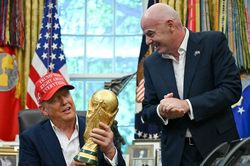 Tổng thống Mỹ sẽ trao cúp vô địch World Cup 2026