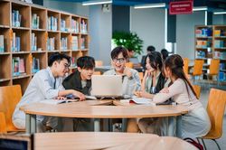 Bộ GD&ĐT dự kiến 6 tiêu chuẩn đại học: Sinh viên được lợi gì?
