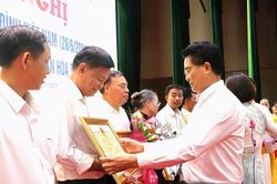 Hưng Y&ecirc;n tuy&ecirc;n dương 173 tập thể, gia đ&igrave;nh văn h&oacute;a ti&ecirc;u biểu