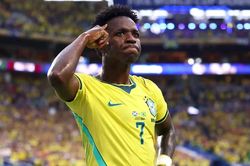 Vinicius tỏa sáng, Brazil tiến vào vòng knock-out với ngôi nhất bảng