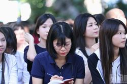 [Ảnh] Các nhà trường tổ chức gặp gỡ, giới thiệu mô hình giảng dạy cho học sinh trúng tuyển lớp 10