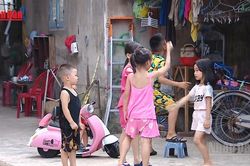 [Video] Áp lực tiền lương khiến lao động ngại kết hôn, hoãn sinh con