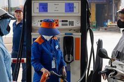 Giá xăng dầu tiếp tục giảm mạnh, dầu diesel giảm hơn 1.600 đồng/lít
