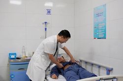 Suýt mất đoạn ruột vì tập gập bụng cường độ cao