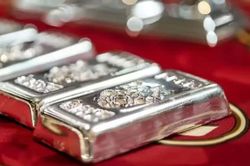 Chiều 25/6, giá bạc thế giới giảm sâu, giao dịch quanh ngưỡng 57,21 USD/ounce