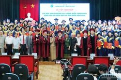 Trường đại học Y Dược Thái Bình trao bằng tốt nghiệp cho 57 lưu học sinh