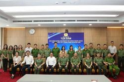 Vai trò của lực lượng Công an nhân dân trong việc bảo đảm quyền của người Việt Nam ở nước ngoài