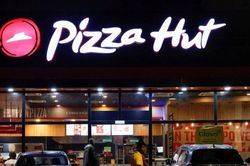 Yum! Brands b&aacute;n Pizza Hut gi&aacute; 2,7 tỷ USD qua hai thỏa thuận tr&aacute;i ngược