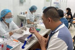 Vì sao giá khám, chữa bệnh tăng tại loạt bệnh viện tuyến cuối?