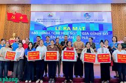 Lan tỏa nhịp sống số trong phụ nữ bi&ecirc;n giới N&agrave; Hỳ