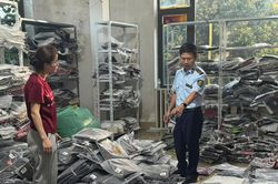 QLTT TP H&agrave; Nội ph&aacute;t hiện một cửa h&agrave;ng kinh doanh thời trang giả nh&atilde;n hiệu nổi tiếng, trị gi&aacute; hơn 264 triệu đồng
