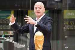 Hành trình di chuyển chóng mặt của chủ tịch FIFA ở World Cup: Vòng quanh Trái Đất chỉ trong 2 tuần