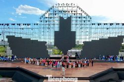 Sân khấu chữ Y của concert Thanh xuân nhìn từ trên cao