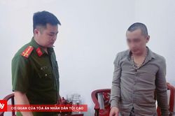 Chở bạn gái mang theo hồng phiến đi giao hàng thì bị bắt giữ