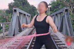 Người phụ nữ vô tư tập lắc vòng trên đường ray tàu hỏa