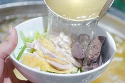 5 quán phở gà Michelin ở Hà Nội, có nơi bị chê đắt vẫn đông kín khách