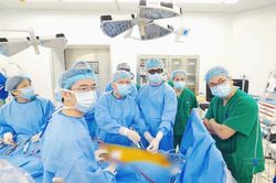 C&ocirc; g&aacute;i 23 tuổi bất ngờ ph&aacute;t hiện tim c&oacute; 'lỗ thủng' hơn 3cm