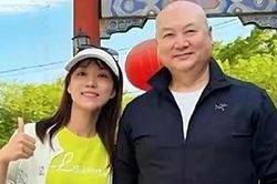 Vợ đại gia vừa mất, 'Đường Tăng' Trì Trọng Thụy vướng ồn ào với gái trẻ