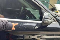 Truy tố người phụ nữ cố &yacute; l&agrave;m hư hỏng t&agrave;i sản li&ecirc;n quan vụ ph&aacute; hoại xe Mercedes GLC200