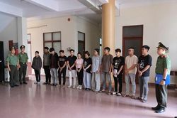 Khởi tố 12 bị can mua bán trái phép tài khoản ngân hàng