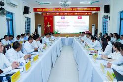 Đoàn lãnh đạo Thủ đô Viêng Chăn (nước CHDCND Lào) làm việc với phường Cửa Lò