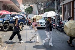 Thủ đô Thái Lan nóng ngột ngạt với chỉ số nhiệt chạm ngưỡng 51,9°C
