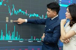 VN-Index đối mặt &aacute;p lực chốt lời, c&ocirc;ng ty chứng kho&aacute;n vẫn kỳ vọng xu hướng tăng duy tr&igrave;
