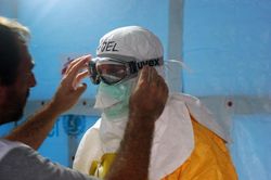 Chính phủ Pháp xác nhận bác sĩ hồi hương từ Congo là ca nhiễm ebola đầu tiên