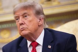 &Ocirc;ng Trump d&agrave;nh lời khen ngợi hiếm hoi cho &ocirc;ng Zelensky
