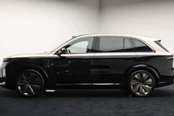 SUV hạng sang cỡ lớn, công suất 443 mã lực, giá gần 1,4 tỷ đồng
