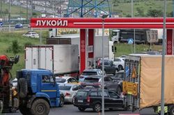 'Viên tiết kiệm xăng' ở Nga gây sốt với quảng cáo có thể biến xăng thường thành xăng cao cấp