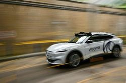 Cuộc đua taxi tự lái tại châu Âu nóng lên từ thị trường London