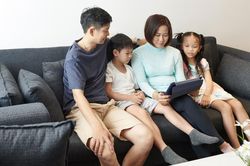 Hỗ trợ 2 triệu đồng khi sinh con thứ 2: Có tạo động lực cho các cặp vợ chồng trẻ sinh đủ 2 con?