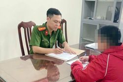 Công an xác minh vụ cô gái bị shipper lôi tóc, kéo lê trên vỉa hè ở Hà Nội