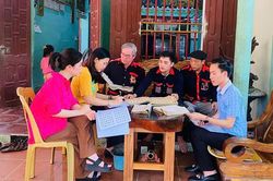 Người nặng l&ograve;ng g&igrave;n giữ văn h&oacute;a d&acirc;n tộc Dao