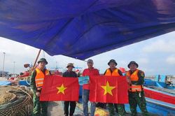 Hành trang pháp luật trên những con tàu vươn khơi