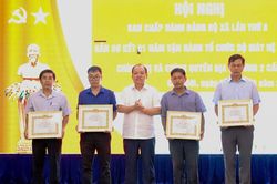 Ph&oacute; Chủ tịch Thường trực UBND tỉnh An Giang Nguyễn Thanh Phong dự hội nghị Đảng ủy x&atilde; Chợ Mới