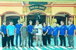 Tuổi trẻ xã Vĩnh An thực hiện công trình 'Số hóa hình ảnh dinh Sơn Trung'