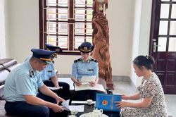 Đấu tranh chống h&agrave;ng giả, k&eacute;m chất lượng