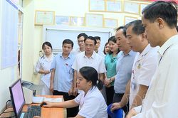 Ban Văn hóa - Xã hội, HĐND tỉnh giám sát chuyên đề tại Sở Y tế và xã Mường Phăng