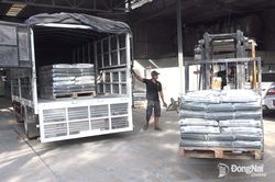 Tạm giữ 46 tấn keo d&aacute;n gạch, keo ch&agrave; ron c&oacute; dấu hiệu giả mạo nh&atilde;n hiệu