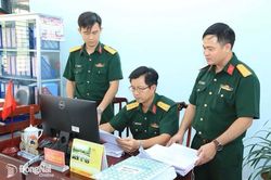 Thiếu tướng L&ecirc; Xu&acirc;n B&igrave;nh kiểm tra nhiệm vụ qu&acirc;n sự quốc ph&ograve;ng tại Đồng Nai